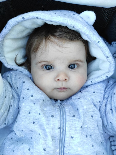 Foto retrato de uma bonita menina