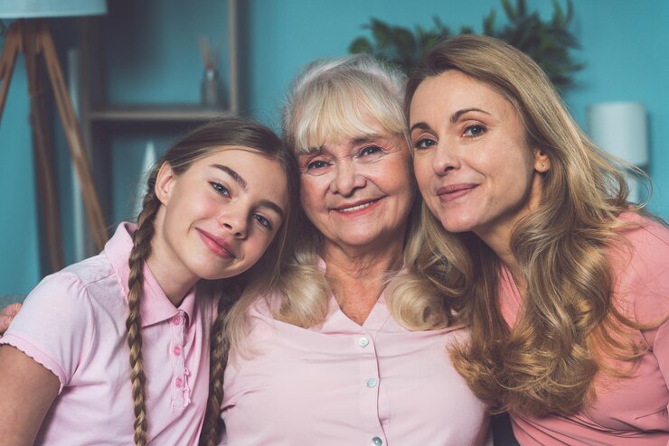 Foto retrato de uma família alegre em casa
