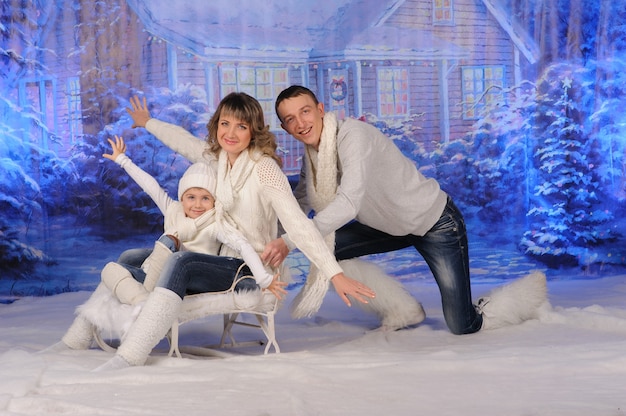Retrato de uma família comemorando o Natal