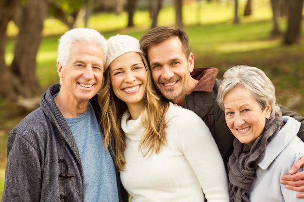 Retrato de uma família sorridente