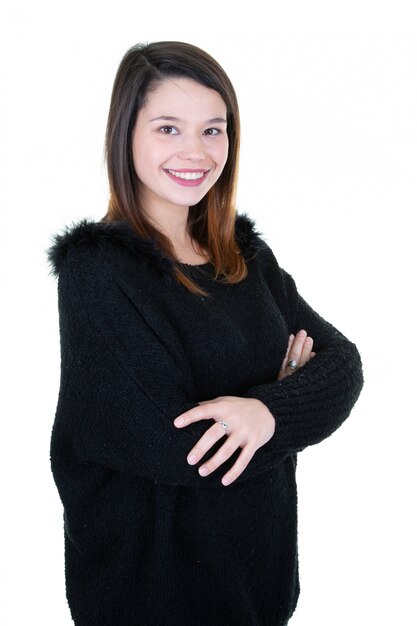 Retrato de uma jovem mulher feliz, sorrindo, braços cruzados na decoração de Hanukkah branca, olhando na câmera