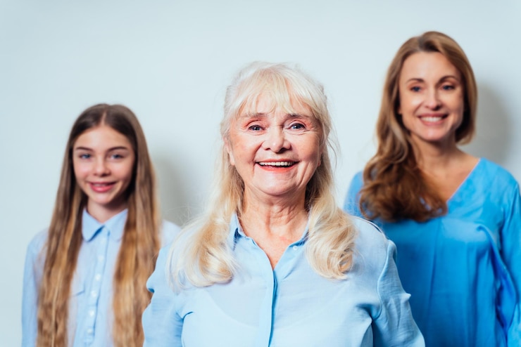 Foto retrato de uma jovem sorridente