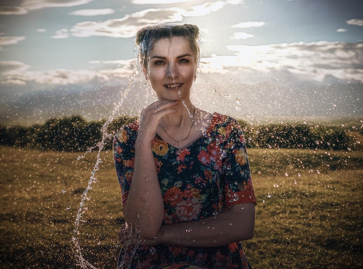 Foto retrato de uma jovem sorridente