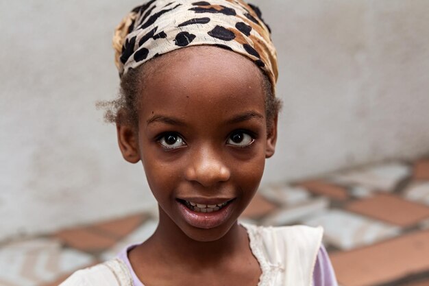 Retrato de uma linda garota africana. Cidade de Pedra. Zanzibar