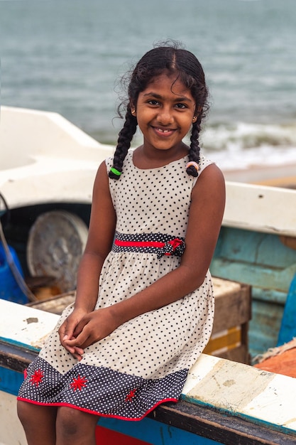 Retrato de uma linda jovem do Sri Lanka .Street photo.