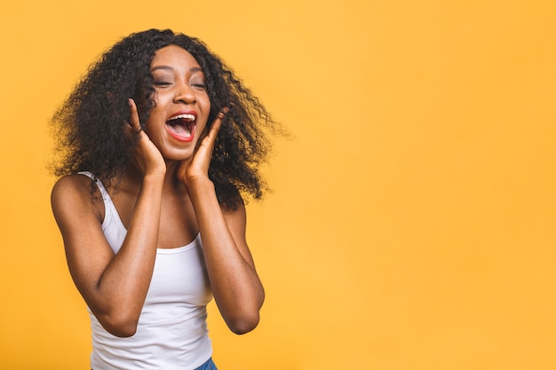 Retrato de uma linda mulher afro-americana