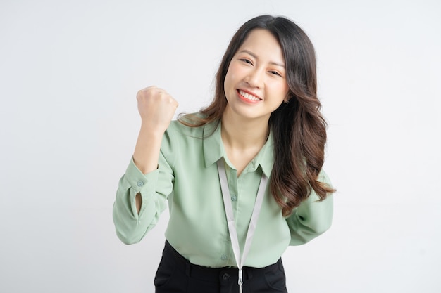 Retrato de uma linda mulher de negócios asiática mostrando uma expressão de sucesso