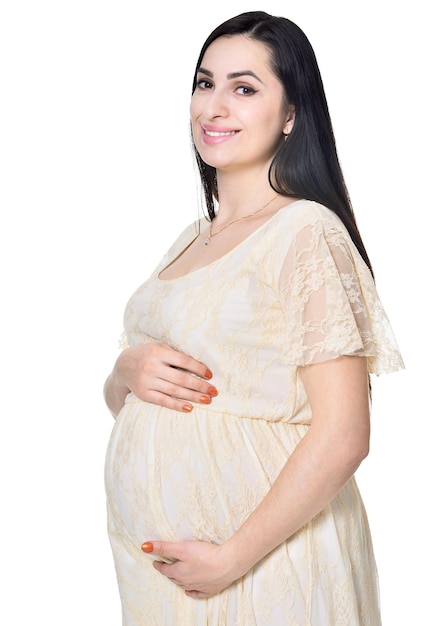 Retrato de uma linda mulher grávida posando isolada no fundo branco