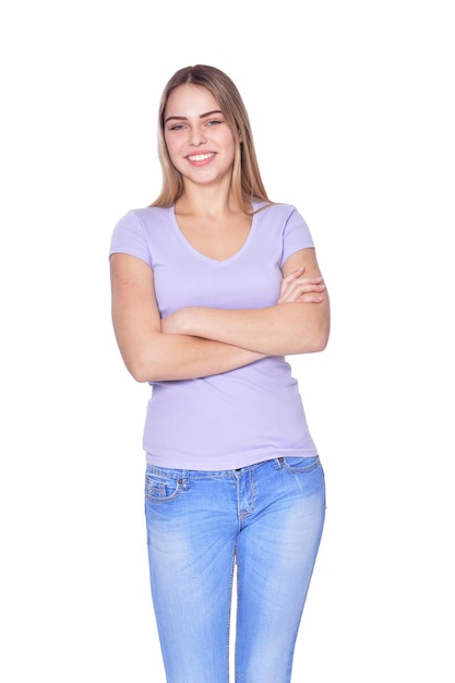 Retrato de uma linda mulher vestindo roupas casuais posando isolado no branco