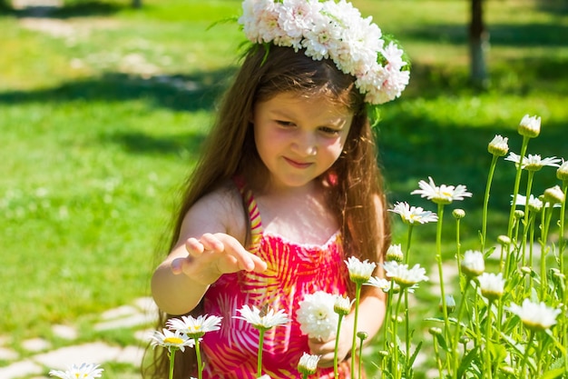 retrato de uma menina bonita retrato de uma menina bonita menina bonita no parque