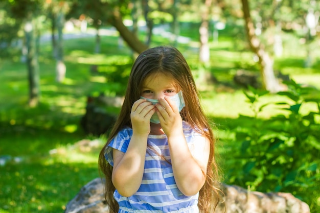 retrato de uma menina bonita retrato de uma menina bonita menina bonita no parque