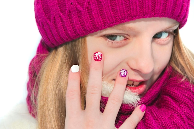 Retrato de uma menina com manicure