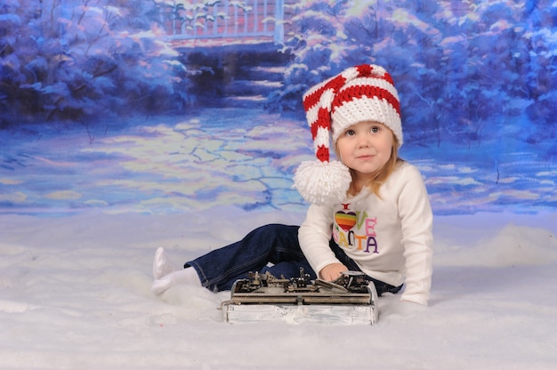 Retrato de uma menina comemorando o natal