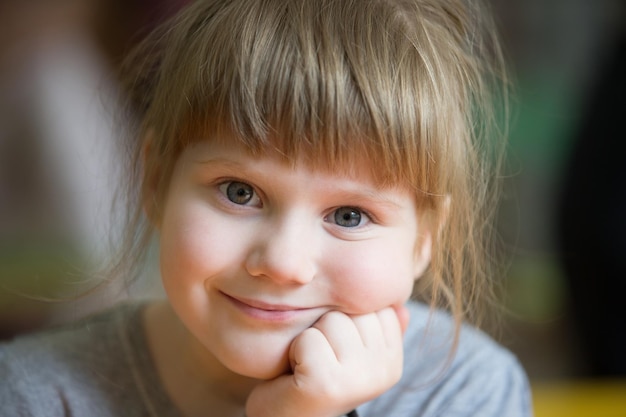 Retrato de uma menina de seis anos