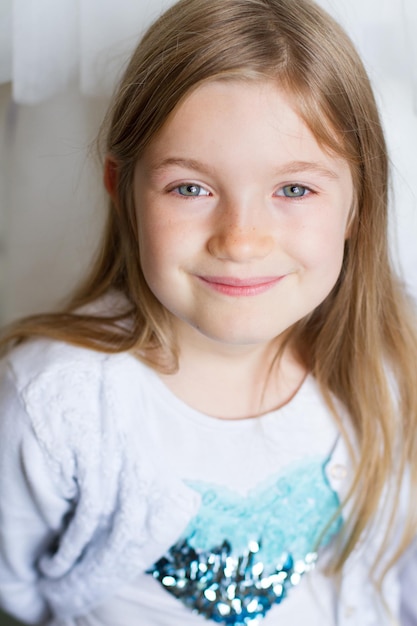 Retrato de uma menina sorridente