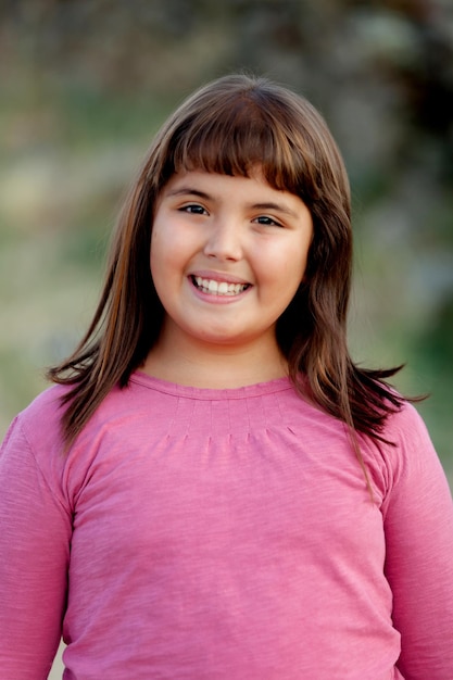 Retrato de uma menina sorridente