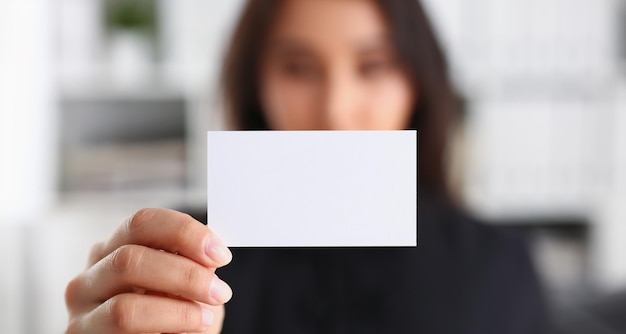 Retrato de uma mulher de negócios trabalhando em um show de escritório