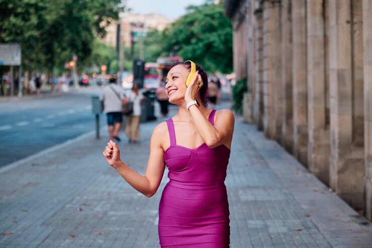 Foto retrato de uma mulher latina no conceito de moda da cidade
