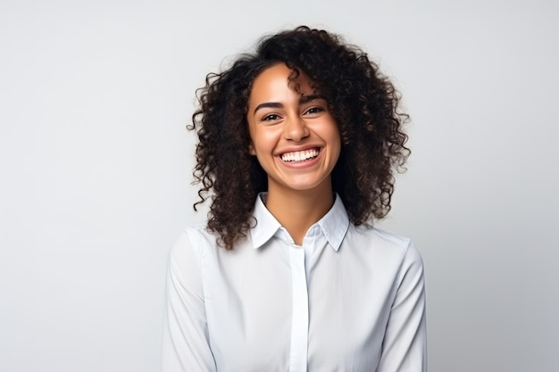 retrato de uma mulher satisfeita na casa dos 30 anos