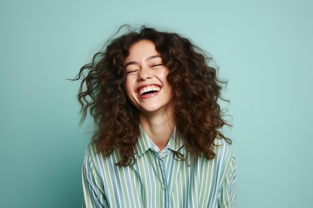 retrato de uma mulher satisfeita na casa dos 30 anos