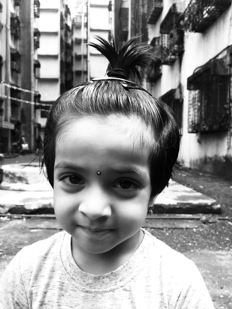 Foto retrato de uma rapariga bonita na cidade