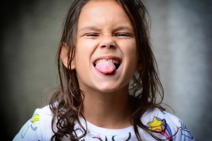 Foto retrato de uma rapariga feliz