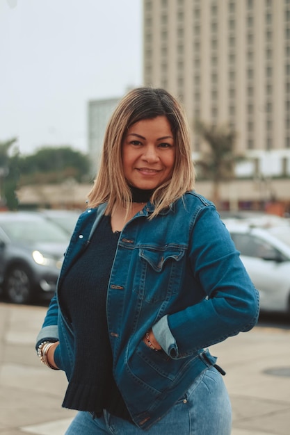 Foto retrato de una mujer en el centro