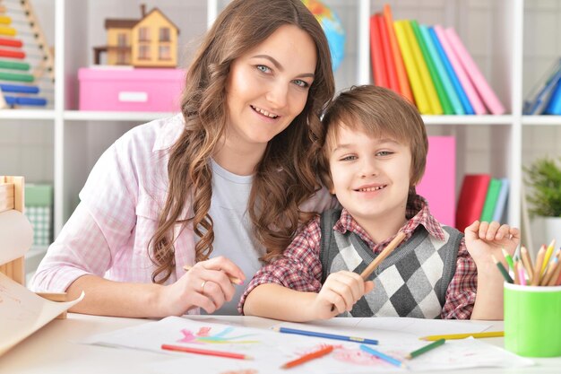 Retrato de un dibujo de madre e hijo