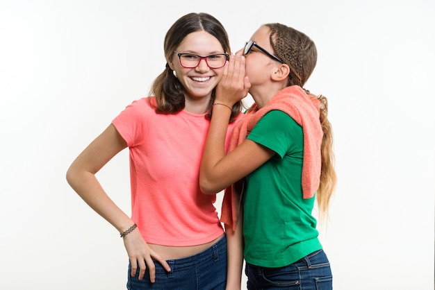 Retrato de dos chicas adolescentes.