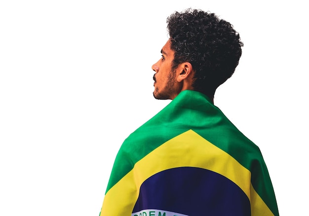 Retrato dramático de um jogador de futebol negro segurando a bandeira