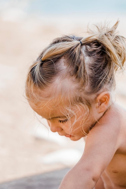 Retrato em close-up de mulher sem camisa