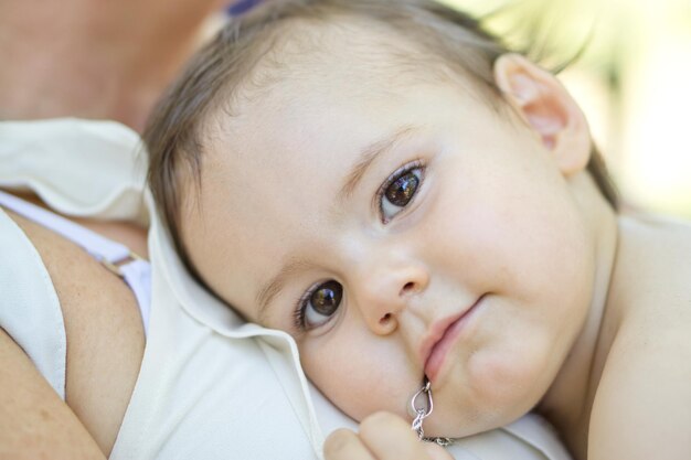 Foto retrato em close-up de um bebê bonito