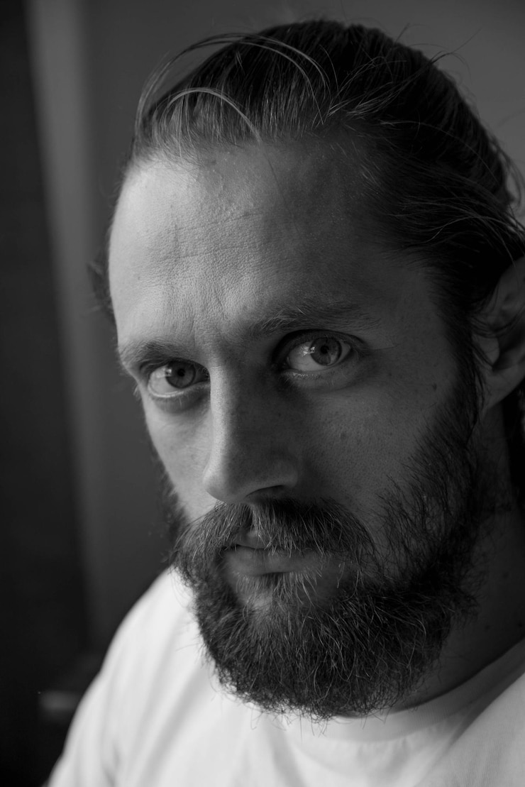 Foto retrato em close-up de um homem barbudo