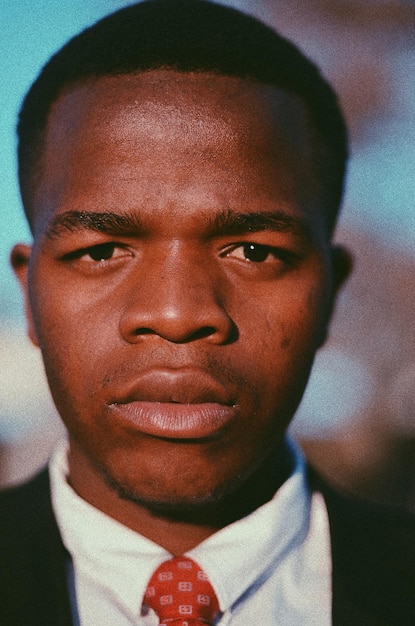 Retrato em close-up de um jovem