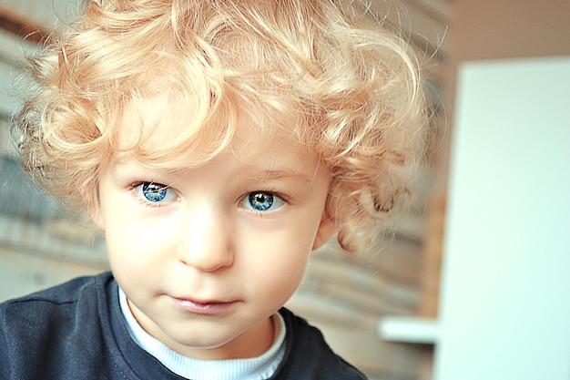 Foto retrato em close-up de um menino