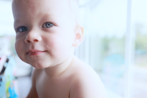 retrato emocional de un bebé un niño pequeño un niño feliz