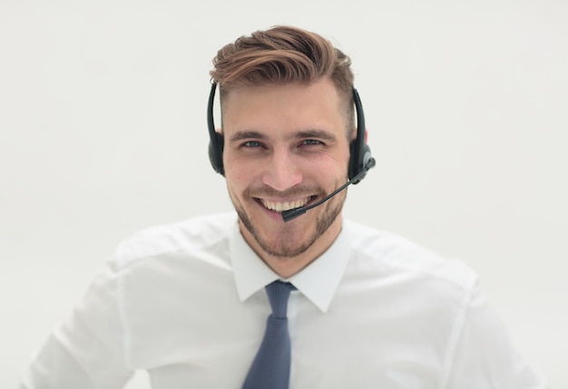 Retrato de un empleado del centro de llamadas con foto de auricular con espacio de texto