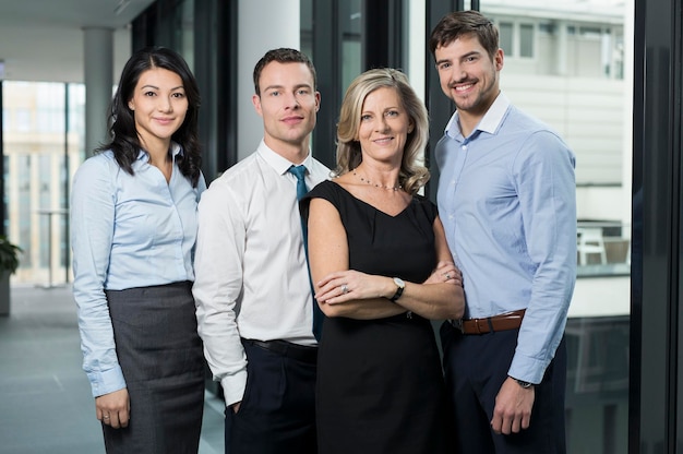 Foto retrato de empresarios confiados