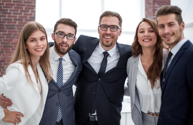 Retrato de un equipo de negocios amistosoel concepto de trabajo en equipofoto con espacio de copia