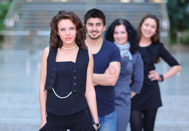 Retrato de equipo de negocios exitoso en el fondo de la oficina.Foto con espacio de copia