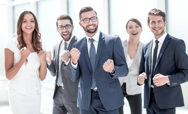 Retrato de un equipo de negocios feliz