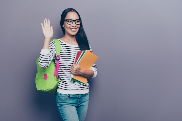 Retrato de estudiante con mochila