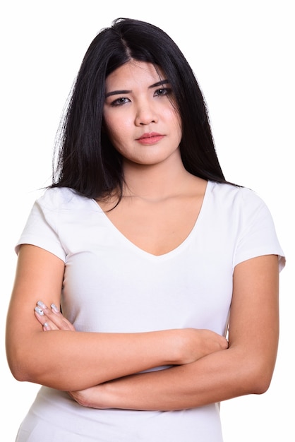 Retrato de estudio de mujer asiática joven aislado en blanco