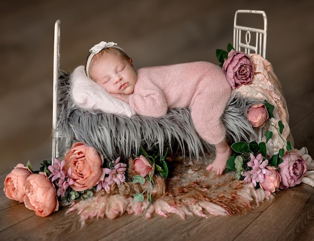 Retrato de estudio de niña bebé recién nacido