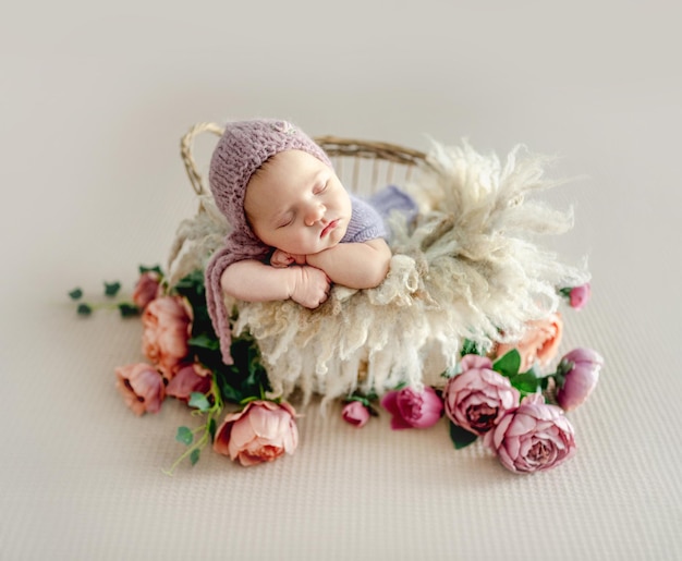 Retrato de estudio de niña bebé recién nacido