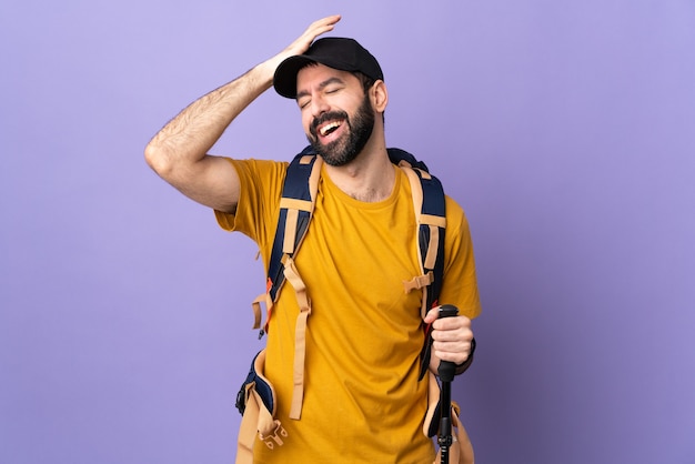 retrato, excursionista, hombre, con, mochila