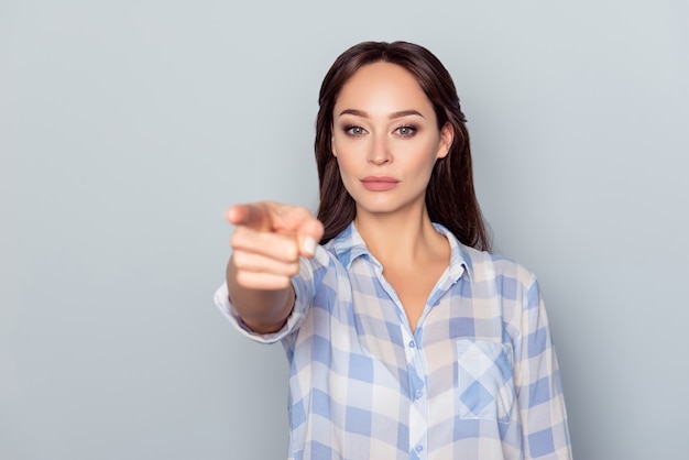 Foto retrato, expresivo, mujer joven