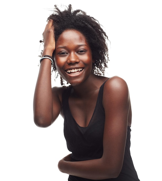 Retrato facial beleza cuidados com o cabelo e mulher negra no estúdio em um fundo branco simulam cosméticos de maquiagem para a pele e amor próprio de modelo feminino com belo afro após tratamento de salão para crescimento