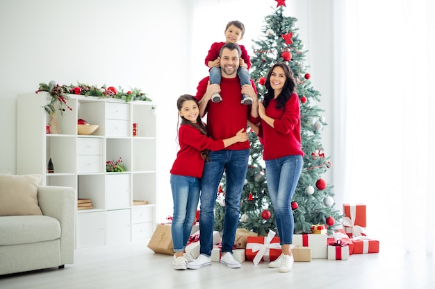 Retrato de familia el día de Navidad