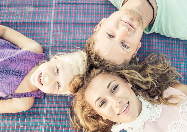 Retrato de familia feliz